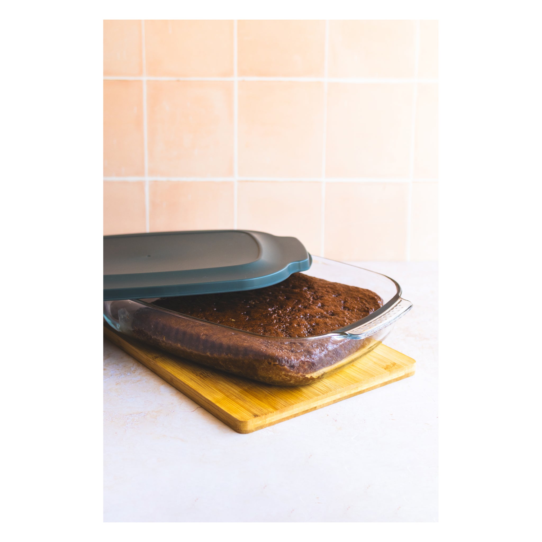 CONSOL VIGO RECTANGULAR GLASS BAKING DISH WITH GREY PLASTIC LID, 2.7L
