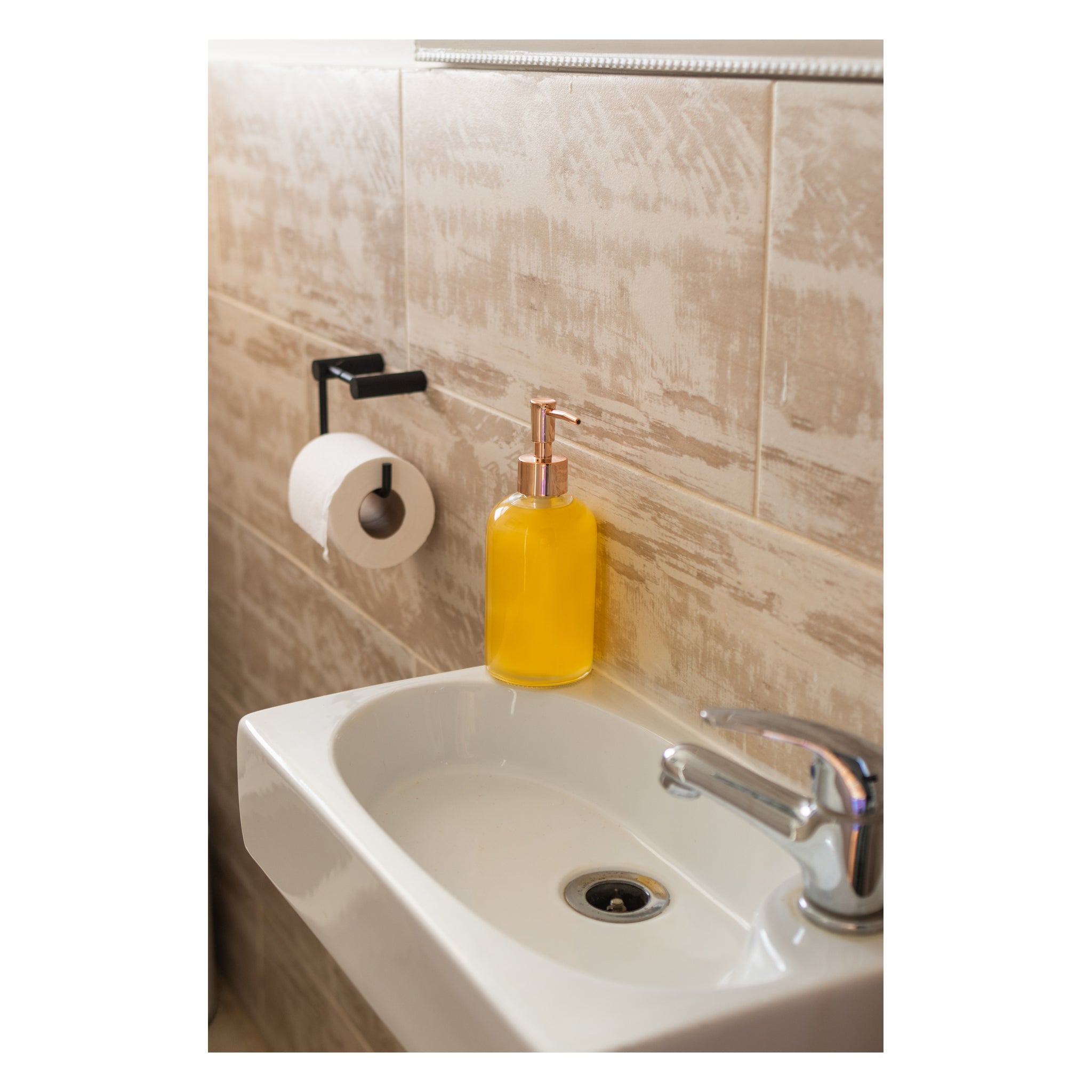 REGENT GLASS ROUND SOAP DISPENSER WITH ROSE GOLD PLASTIC PUMP, 400ML