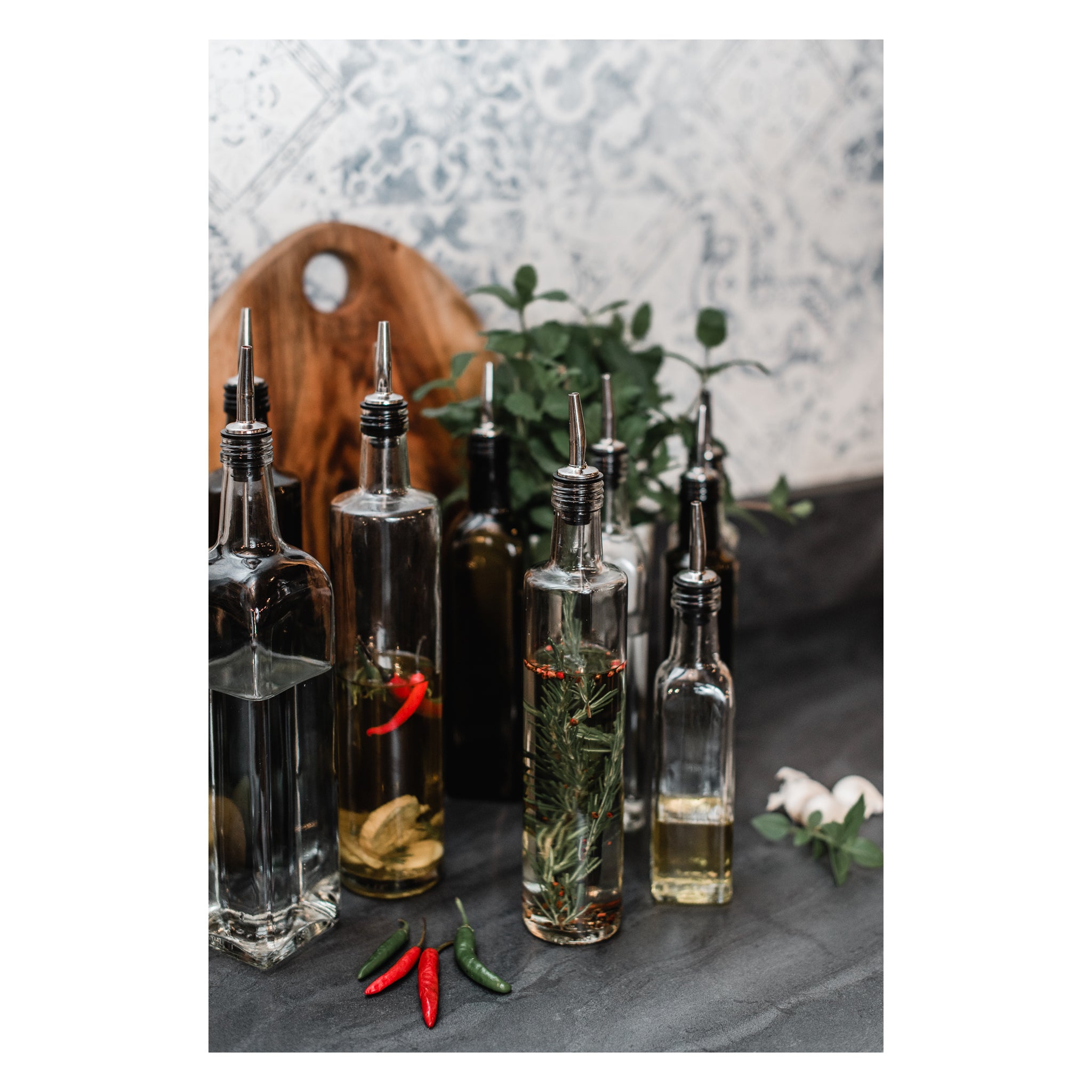 CONSOL ROUND OIL/VINEGAR BOTTLE WITH BLACK LID 6PK, 250ML