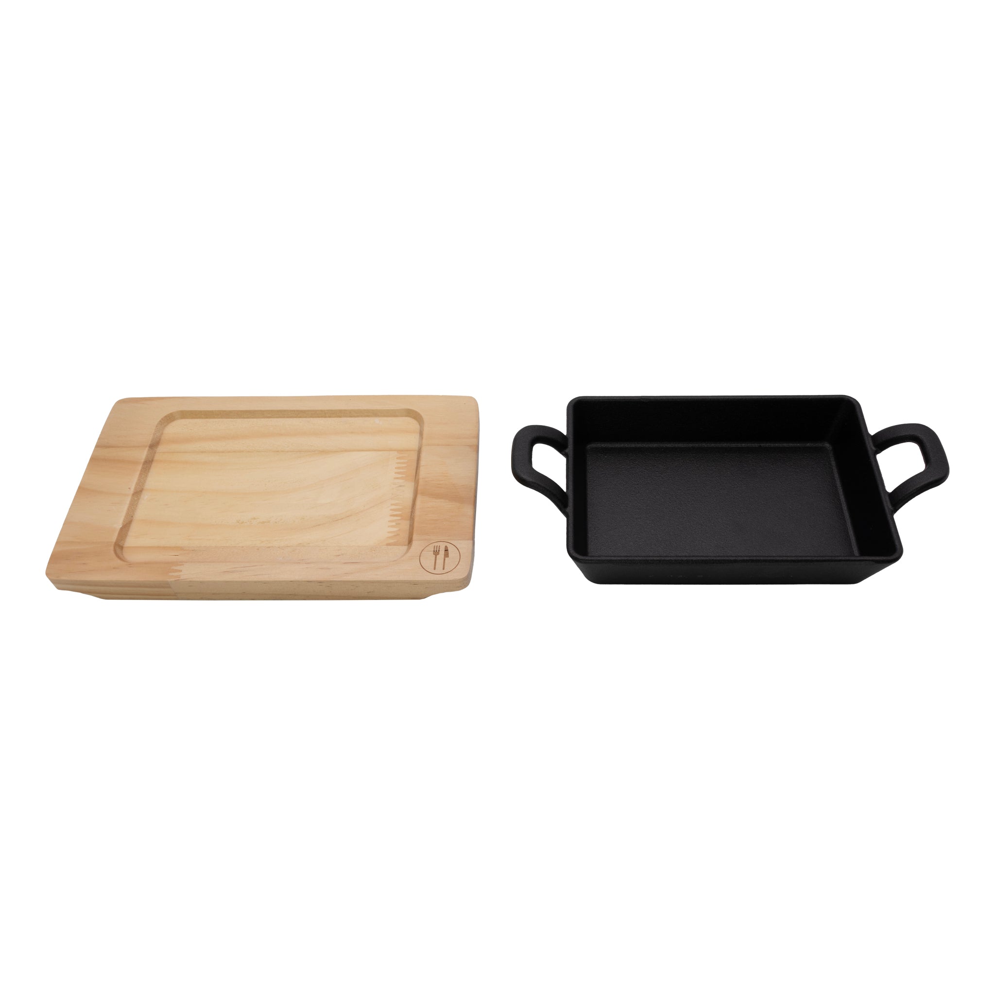 REGENT COOKWARE CAST IRON RECTANGULAR PAN WITH 2 HANDLES ON A WOODEN BOARD, 215/160X115MM