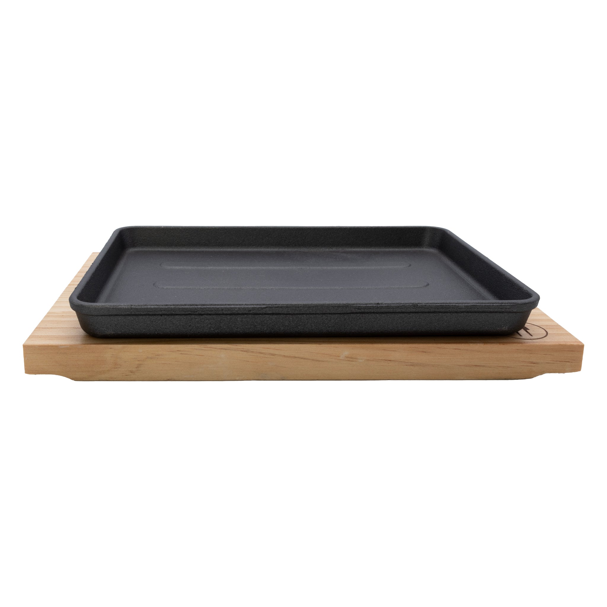 REGENT COOKWARE CAST IRON RECTANGULAR PLATTER ON A WOODEN BOARD, 235X175MM