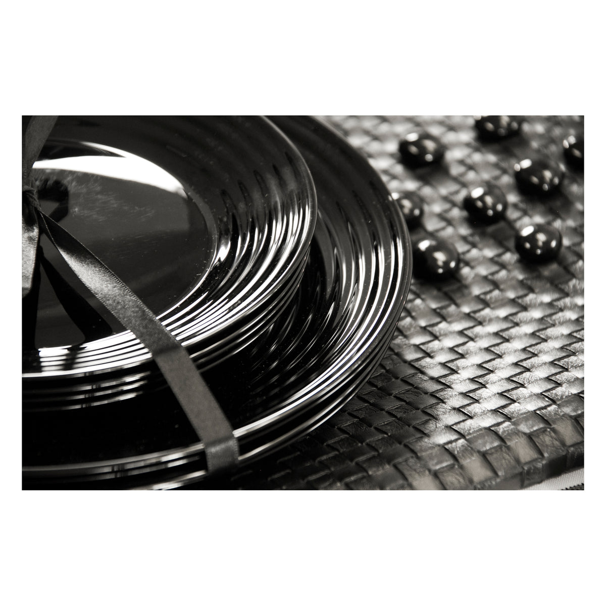 LUMINARC HARENA BLACK OPAL TEMPERED GLASS DINNER PLATE, 250MM DIA