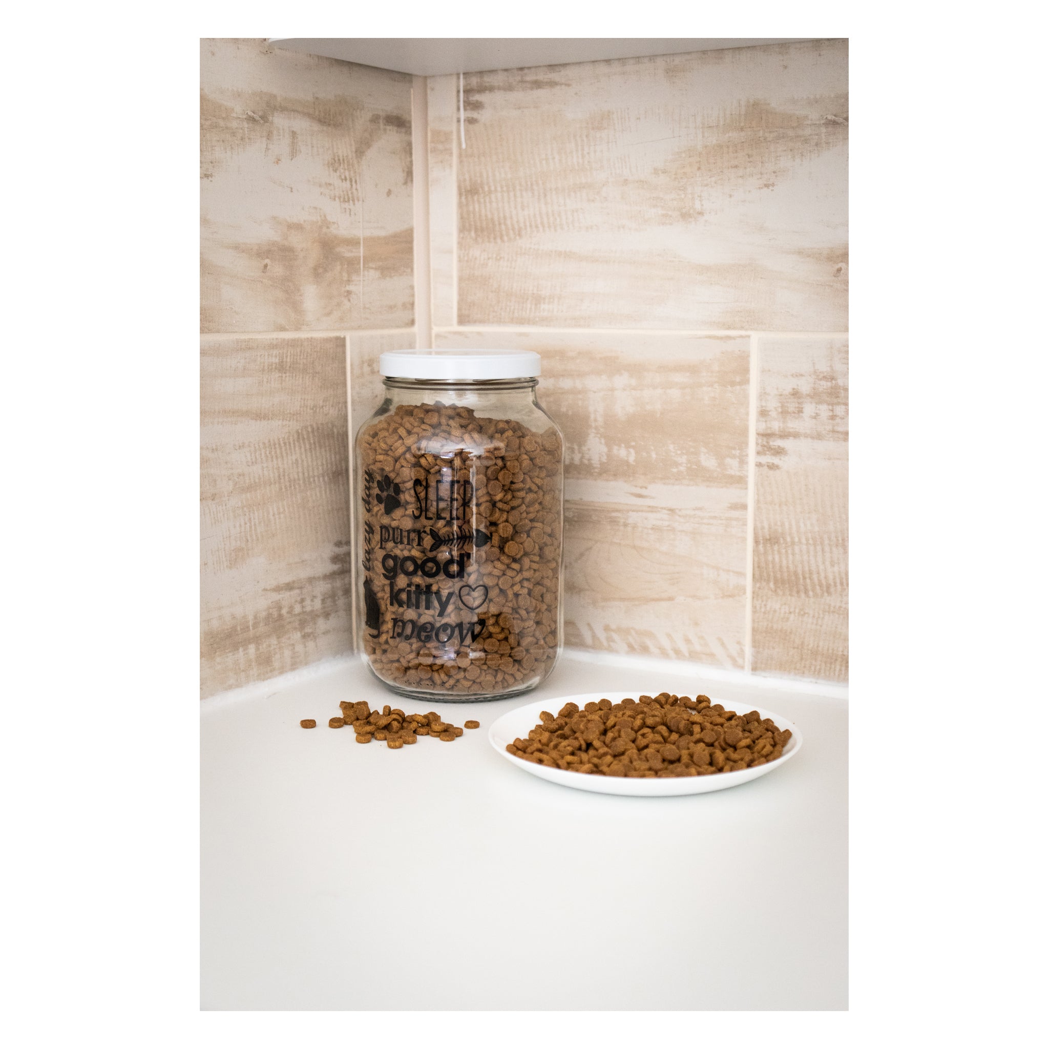 REGENT GLASS JAR WITH CAT PRINT AND WHITE LID, 3L