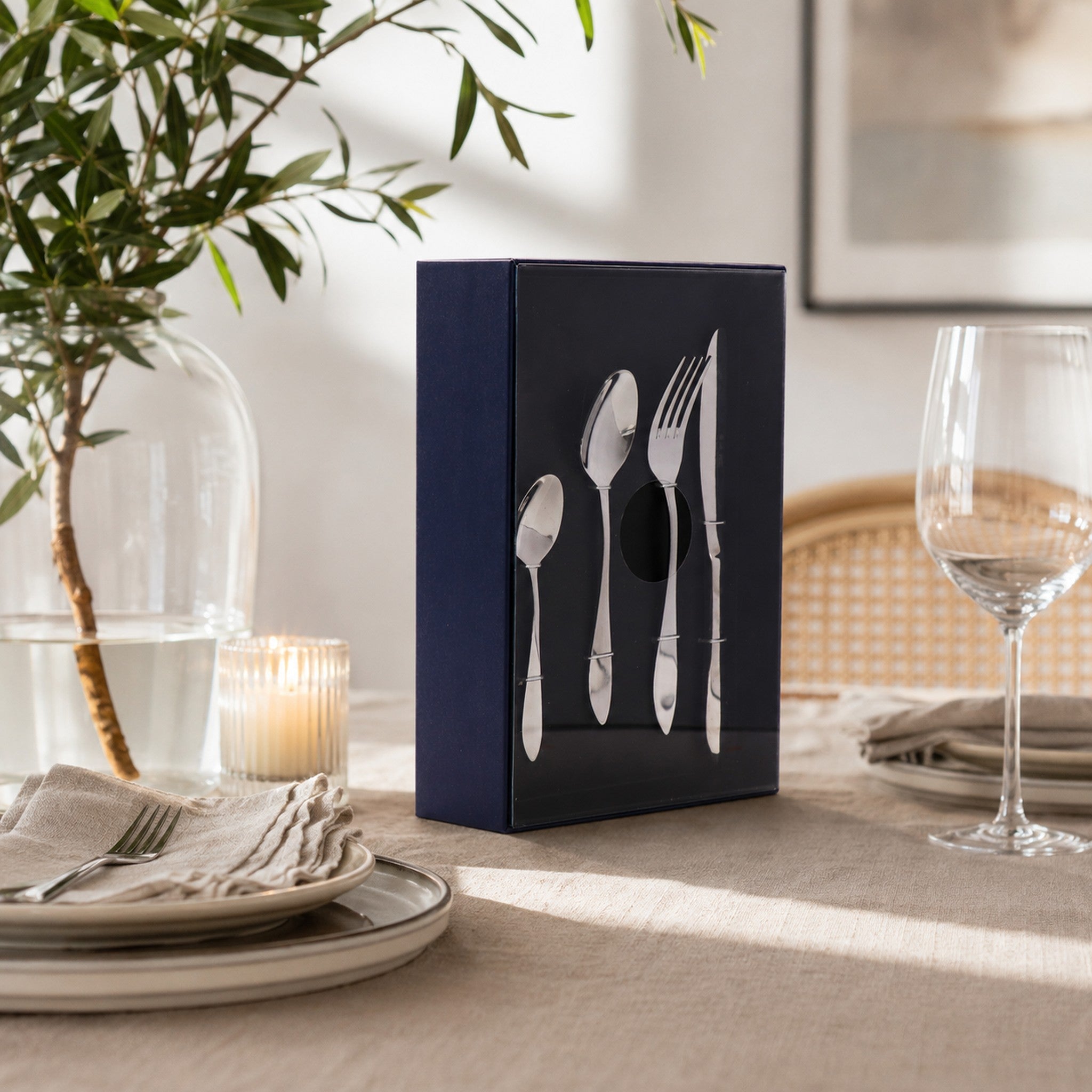ST. JAMES CUTLERY KENSINGTON GIFT BOX 16 PIECE SET