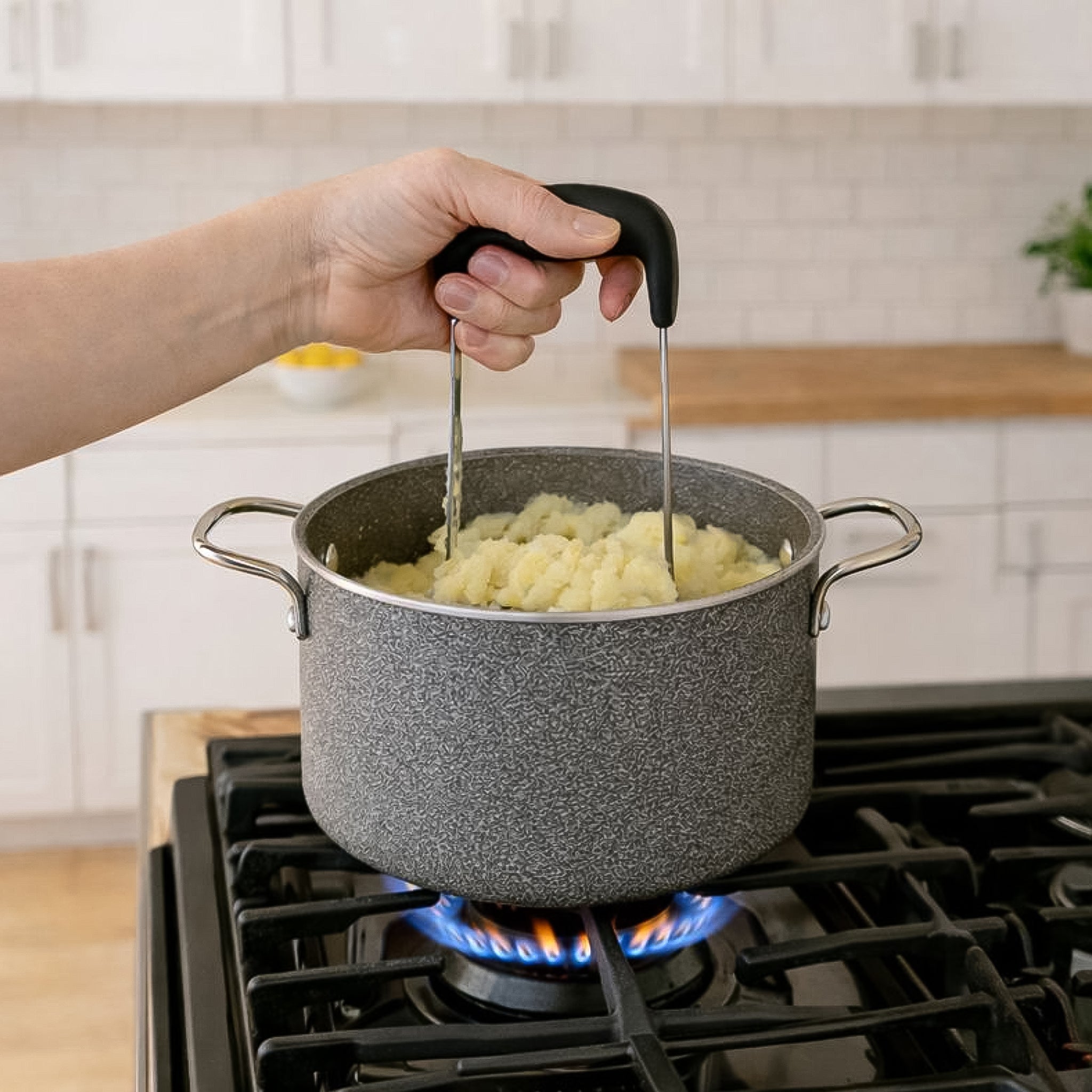 REGENT KITCHEN POTATO MASHER ST STEEL WITH BLACK HANDLE, 175MM