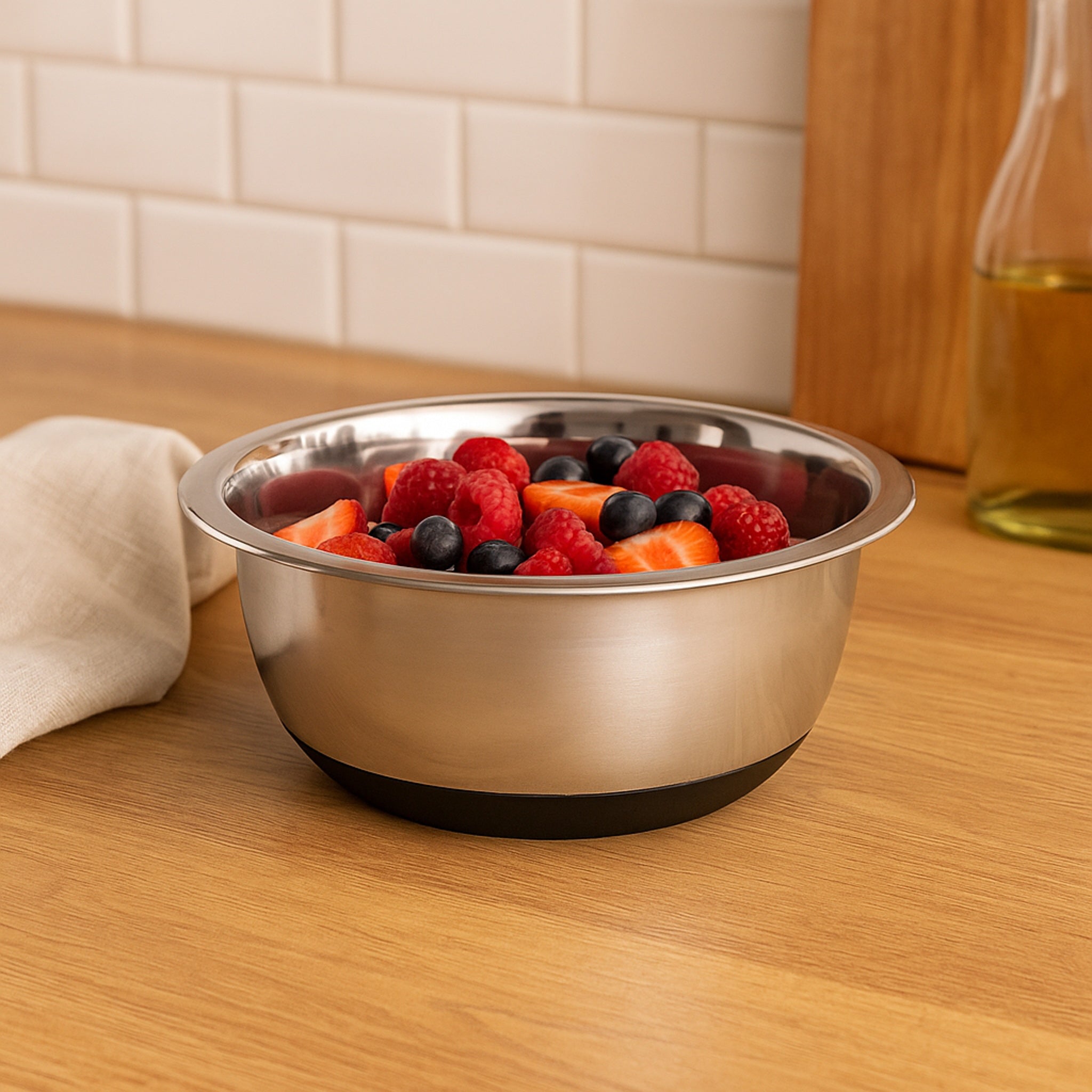 REGENT BAKEWARE MIXING BOWL CLASSIC WITH BLACK RUBBER BASE, 2.5L