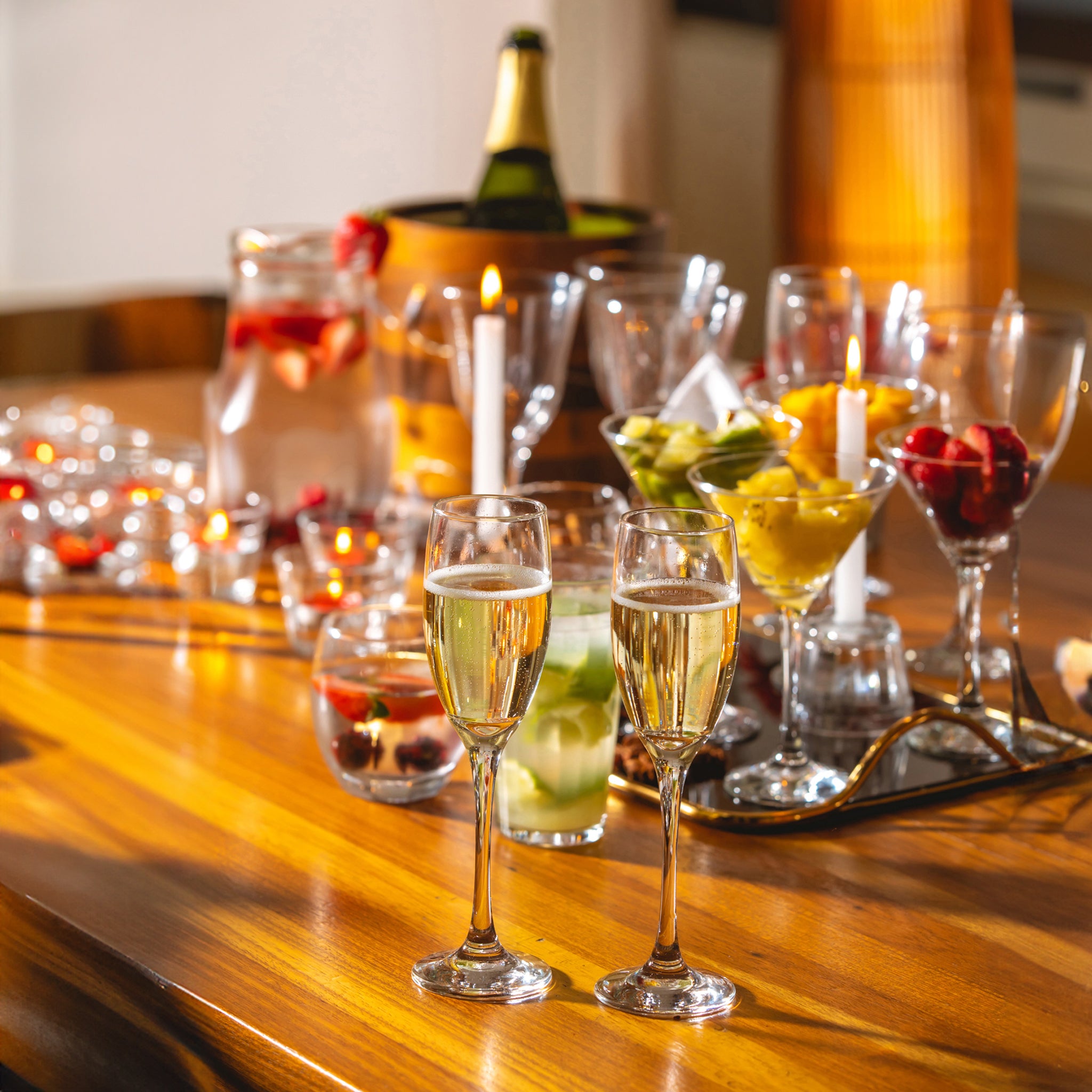 NADIR STEMMED MARTINI GLASS, 250ML