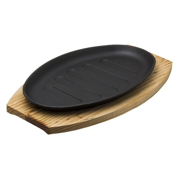 REGENT COOKWARE CAST IRON OVAL STEAK PLATE ON A WOODEN BOARD, (315X180X36MM)