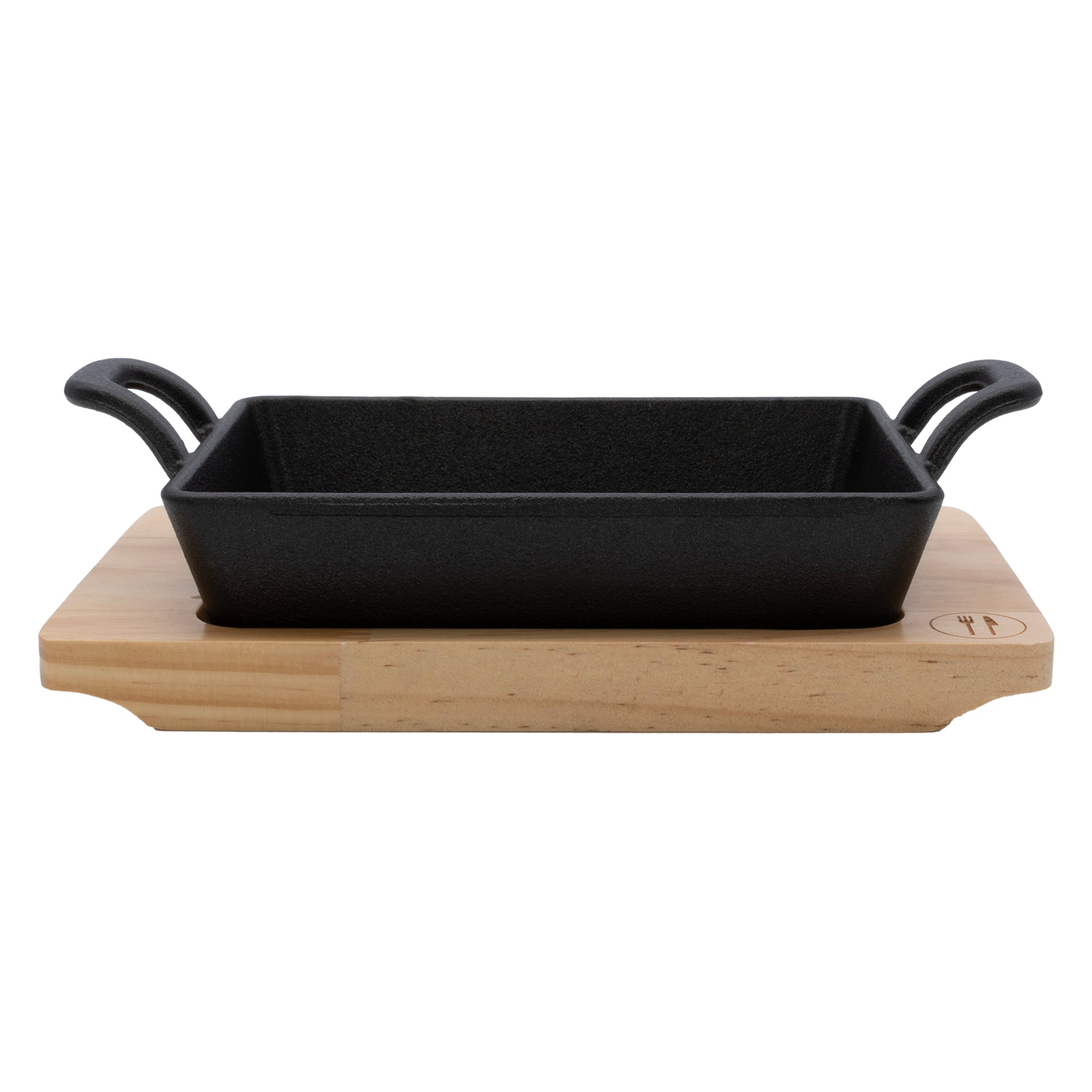 REGENT COOKWARE CAST IRON RECTANGULAR PAN WITH 2 HANDLES ON A WOODEN BOARD, 215/160X115MM