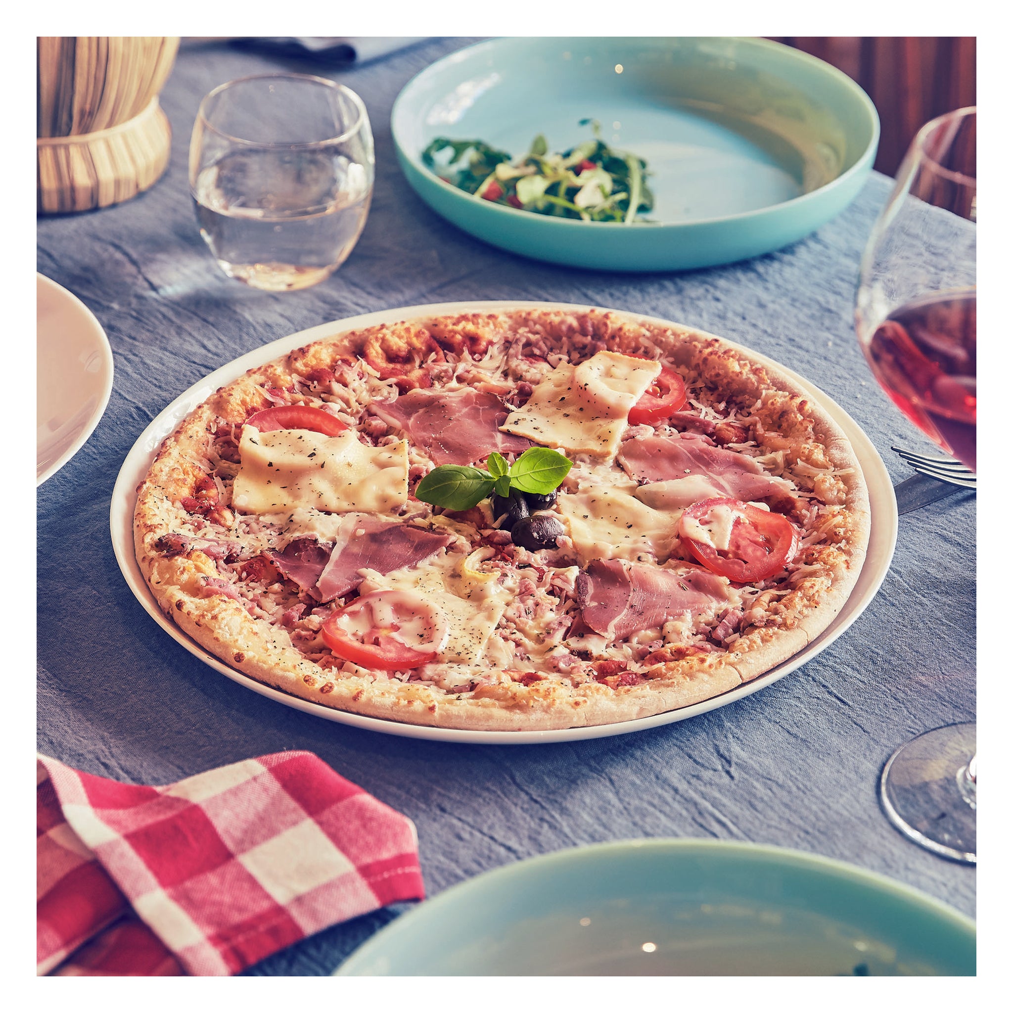 LUMINARC OPAL FRIENDS TIME TEMPERED WHITE PIZZA PLATE, 320MM DIA
