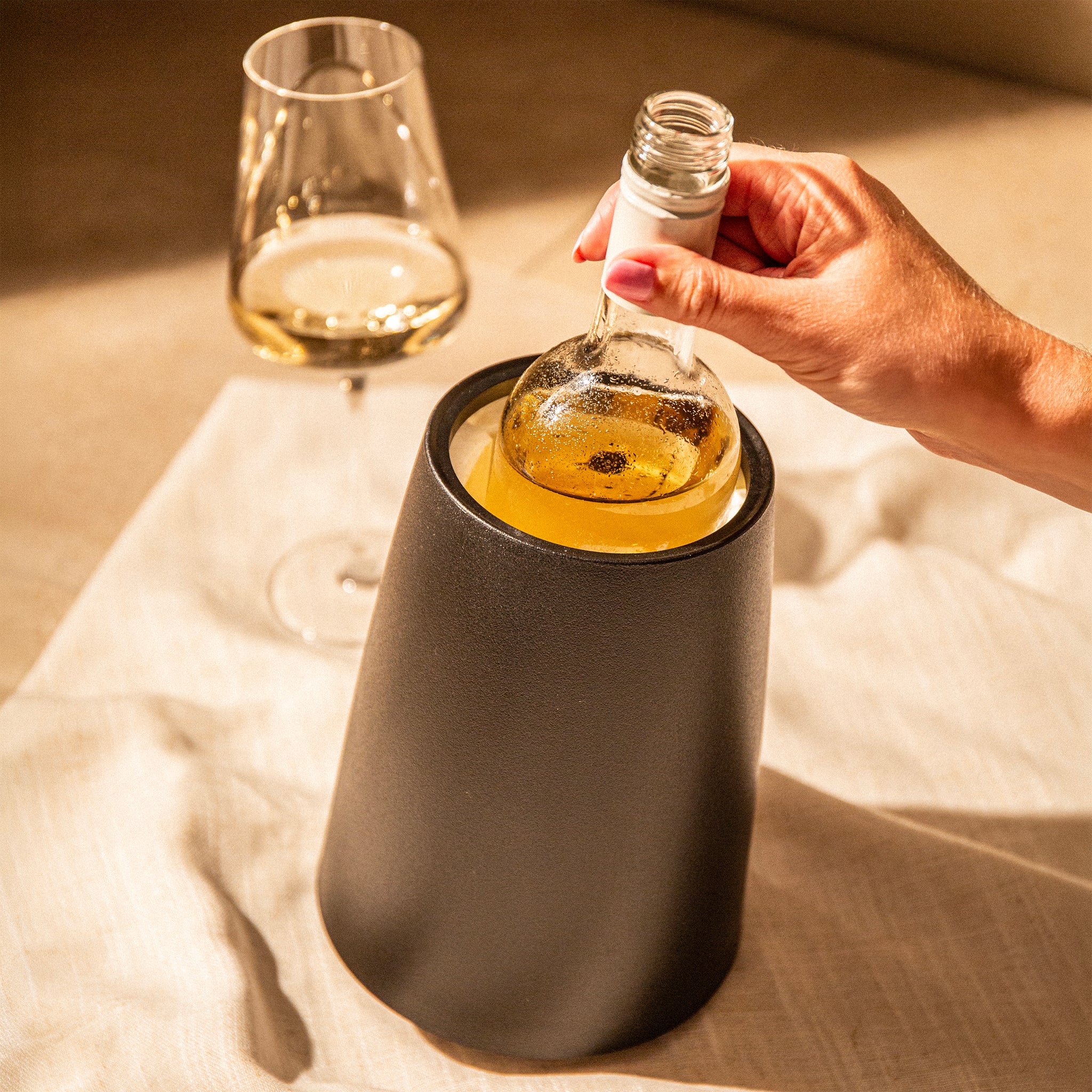 VACU VIN ACTIVE WINE BOTTLE COOLER - ELEGANT BLACK