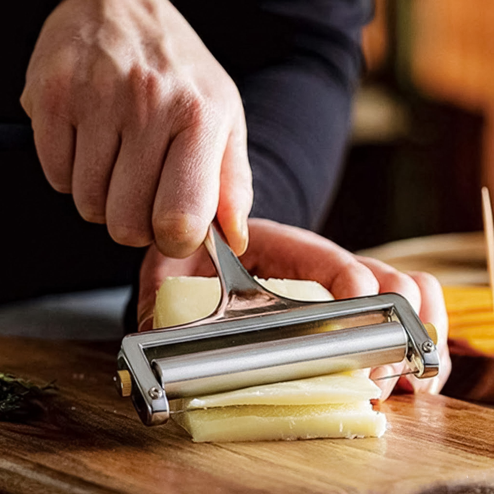 REGENT KITCHEN ADJUSTABLE CHEESE SLICER WITH STAINLESS STEEL WIRE, 125MM