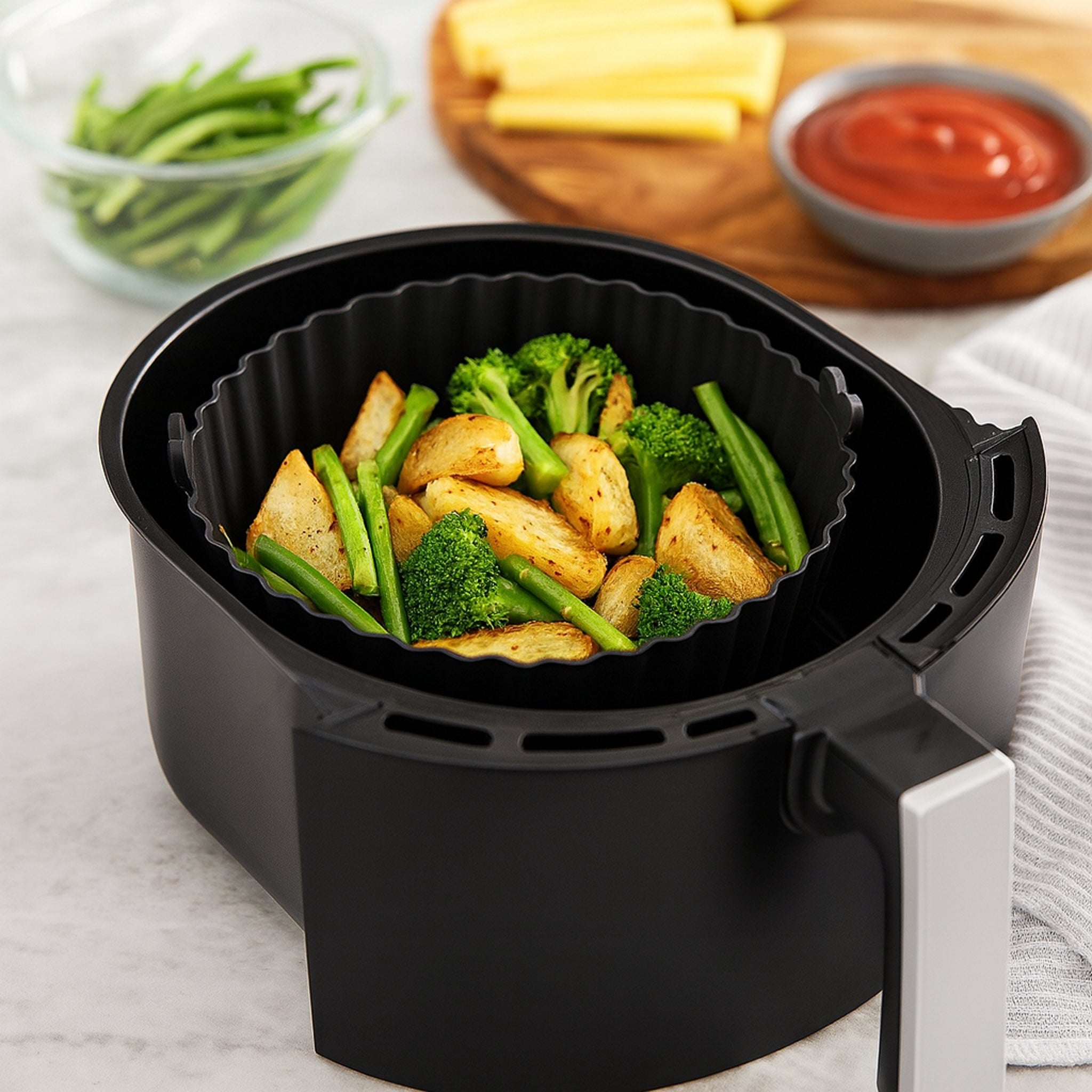 REGENT ROUND AIRFRYER BLACK SILICONE BASKET, 175MM DIA